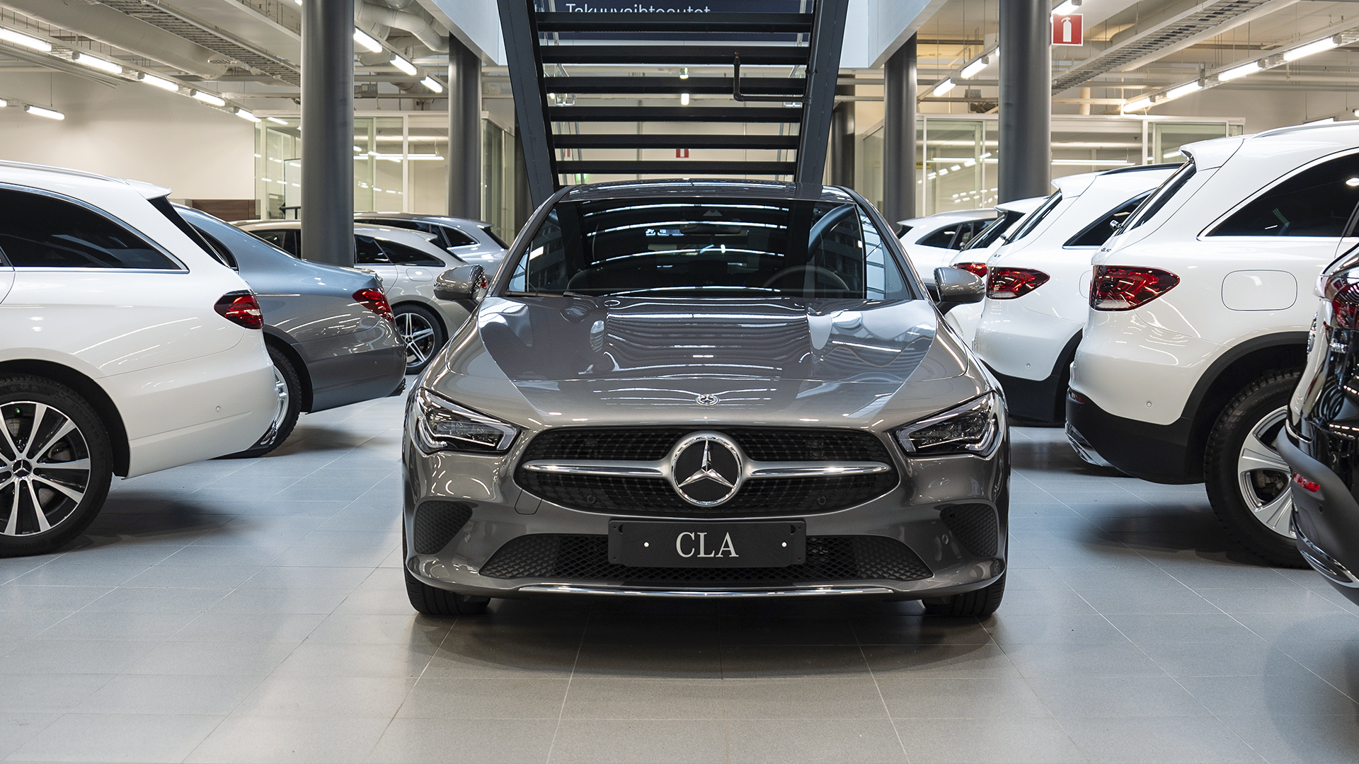 CLA Mercedes-Benz edestä