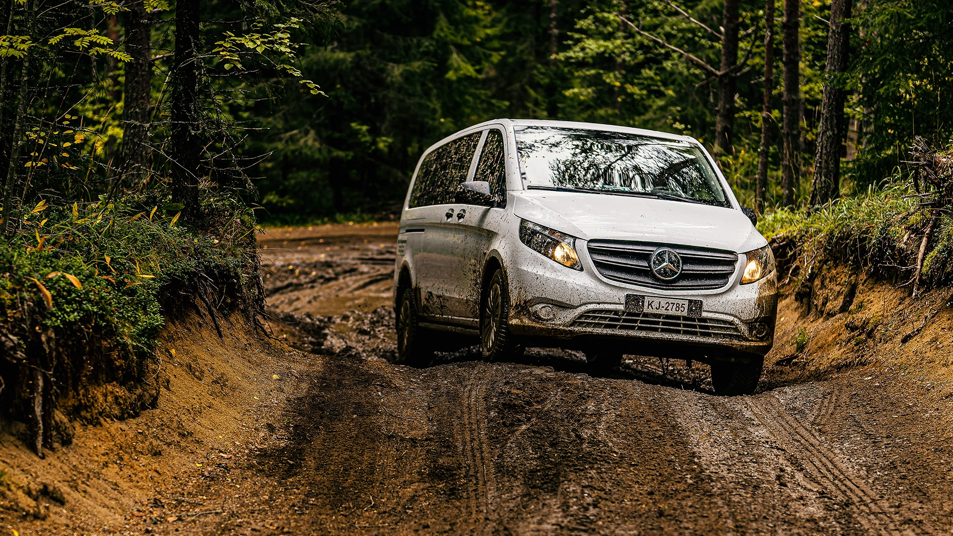 Nelivetoinen Vito maastossa