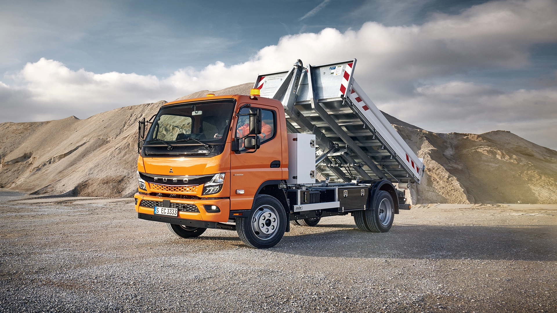 FUSO eCanter työmaalla kuvattuna