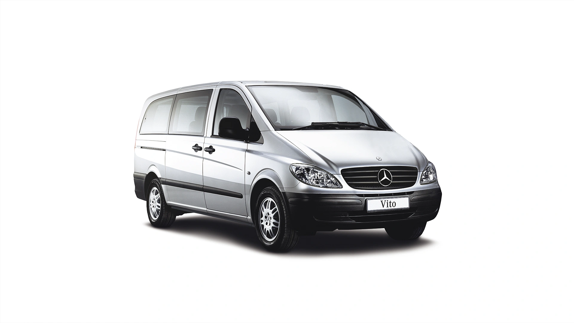 Hopeanharmaa Mercedes-Benz Vito (639) valkoisella taustalla.