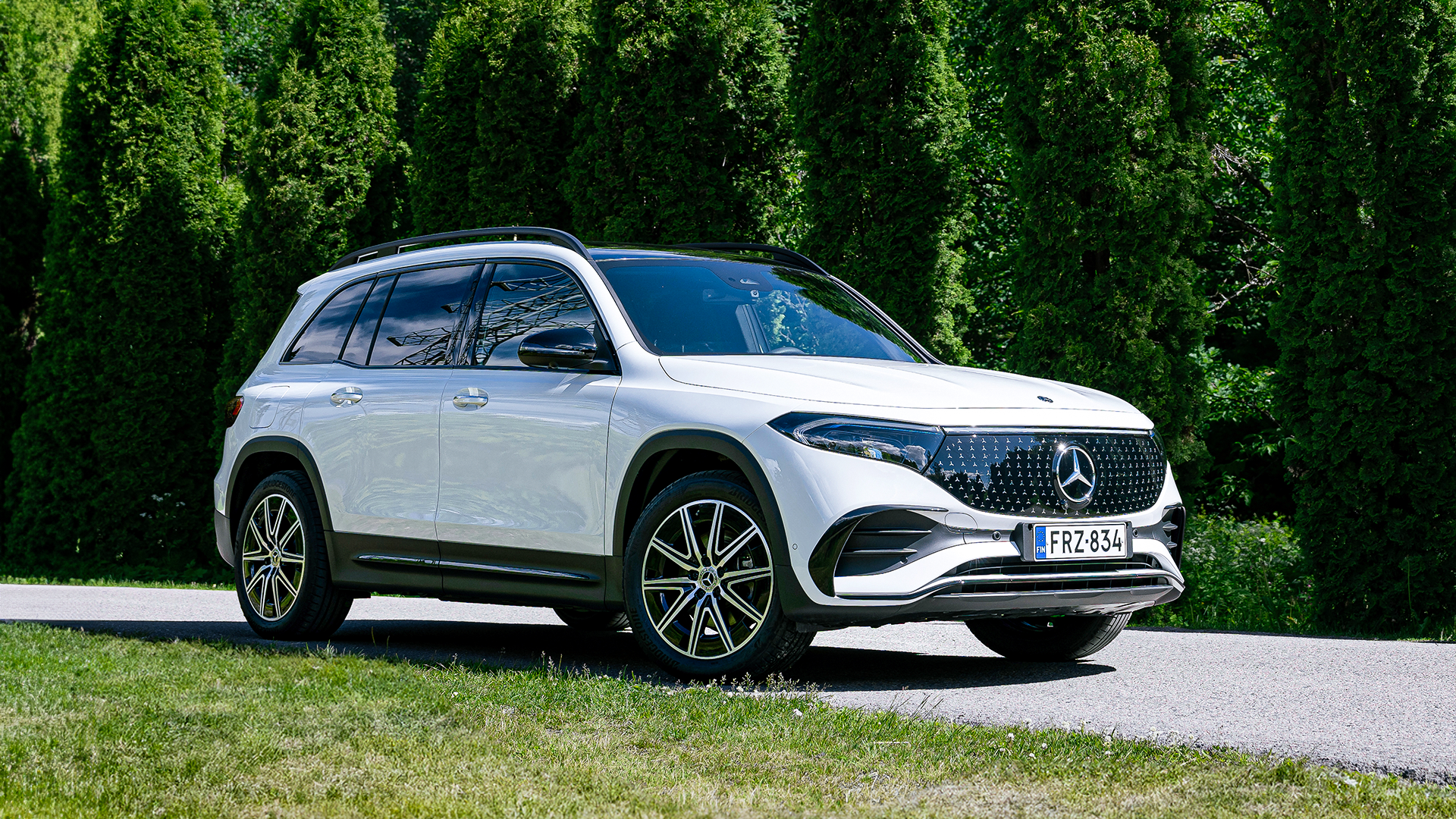 EQB sivusta puistomaisemassa