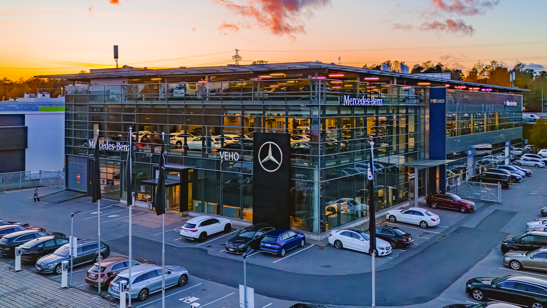 Vehon Mercedes-Benz liike Helsingin Herttoniemessä.
